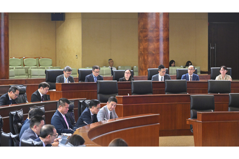 ◎ 吳惠嫻表示,截至2026年9月,特區財政儲備中的基本儲備為1,636億零3佰萬元。