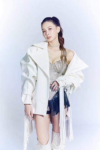 ◎ 《澎湖追風音樂燈光節》連續四個周末在澎湖觀音亭舉辦五場巨星演唱會,演出包括TRASH、玖壹壹、高爾宣、PIZZALI、安心亞及周湯豪等。(香港中通社圖片)