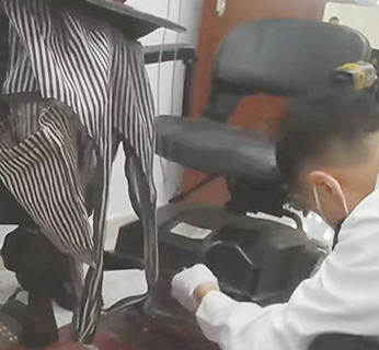 ◎ 一內地女子改裝電動車走私四十八部舊手機,經拱北口岸前往內地被截獲。